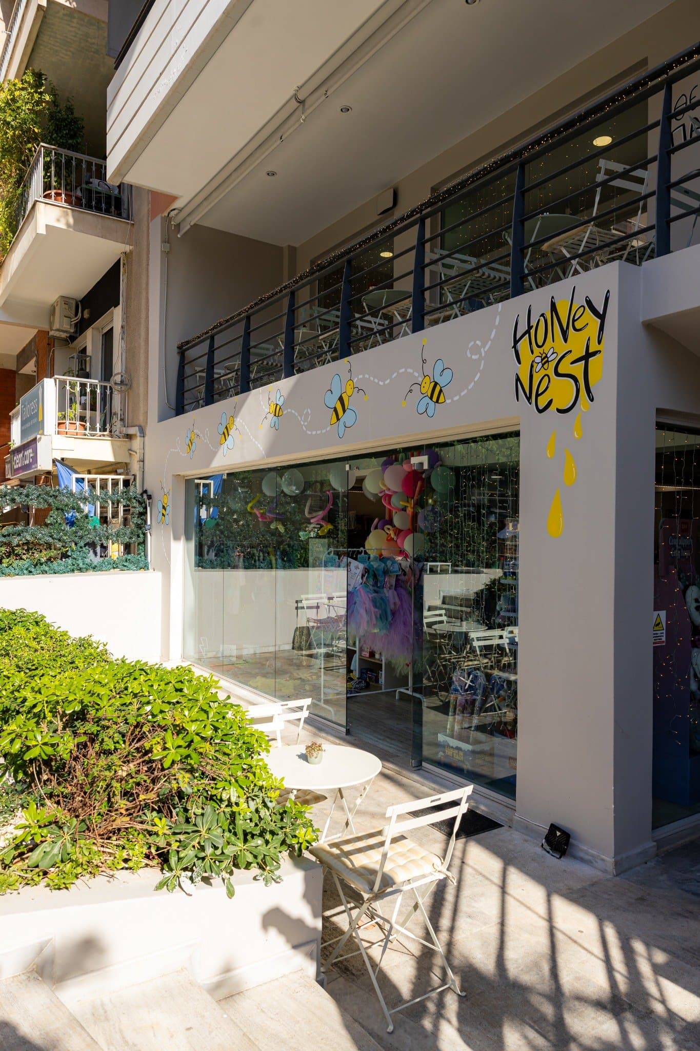 Η πρόσοψη του Honey Nest στη Νέα Σμύρνη